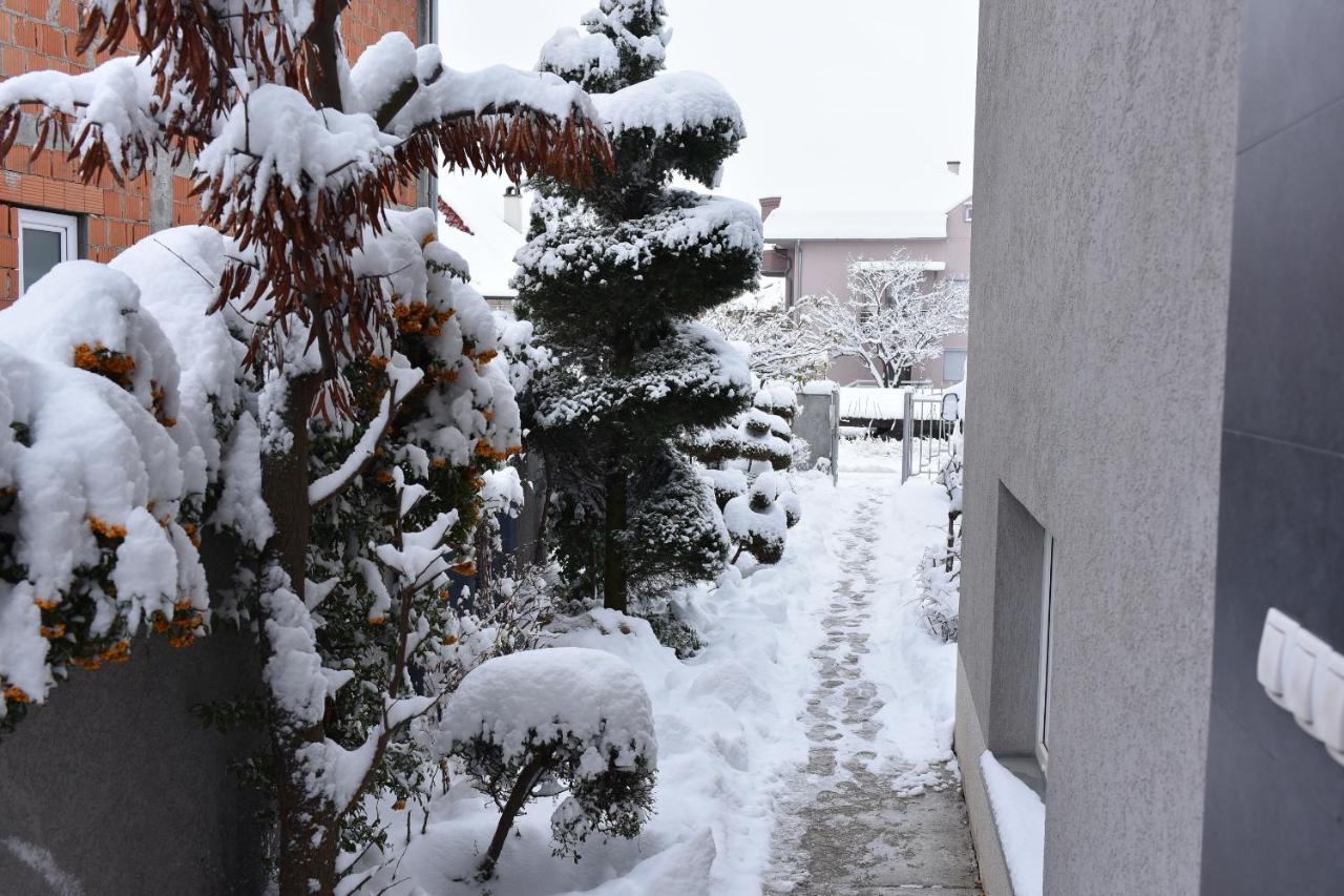 Blue House Apartment Ni 외부 사진